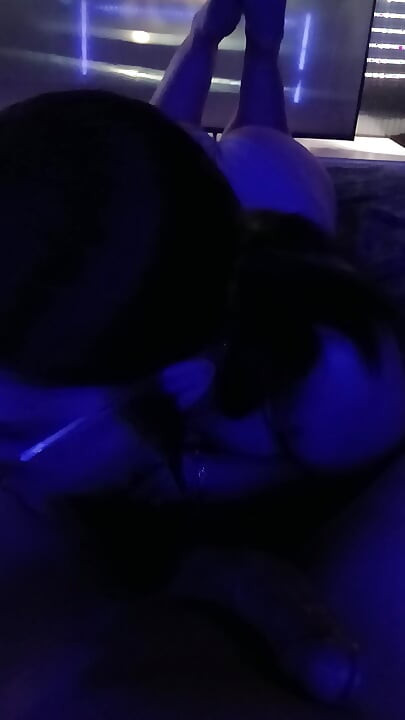 De nuevo tu milf favorita divirtiéndose