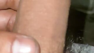 Menino indiano do interior masturbando no banheiro