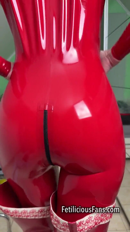 Worship Your Latex Queen!
