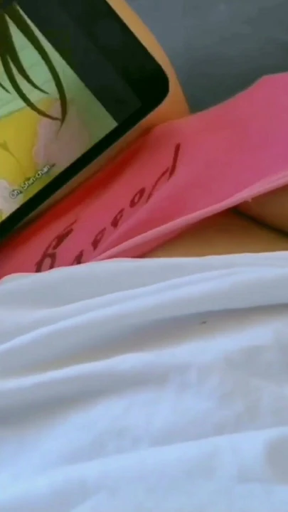 Mora se podeliti trenutak od "POV slatka studentkinja dodiruje svoju pičku dok gleda hentai jutarnji orgazam"
