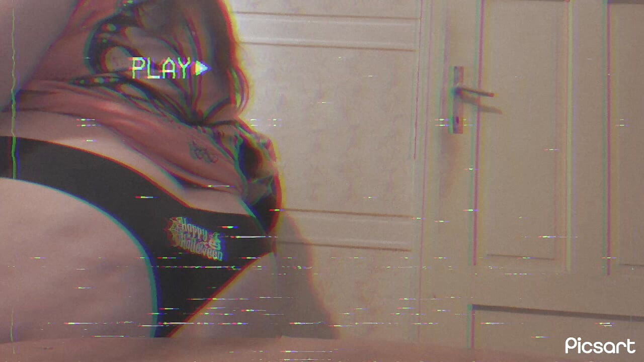 Велика дупа в нових сексуальних чорних стрінгах