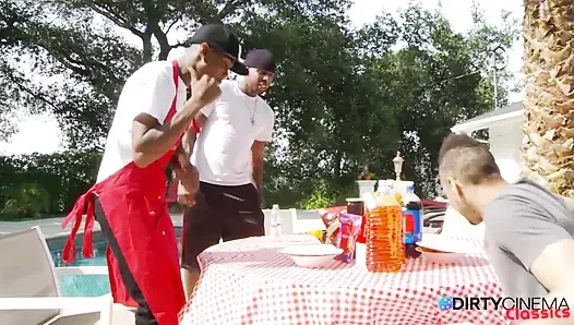 Cookout menjadi pesta seks liar cewek kulit hitam
