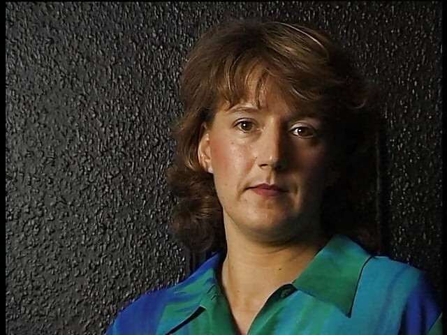 दब्बू खूबसूरत विशालकाय महिला को कोड़े मारे गए और उसके स्तनों की मालदोम ने चुदाई की