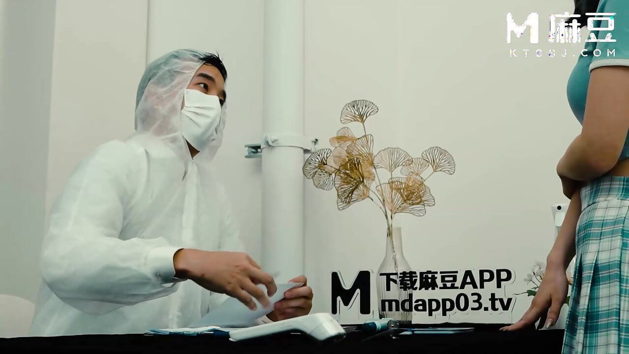 ModelMedia asia - Wilden sex mit schutzausrüstung während der pandemie haben