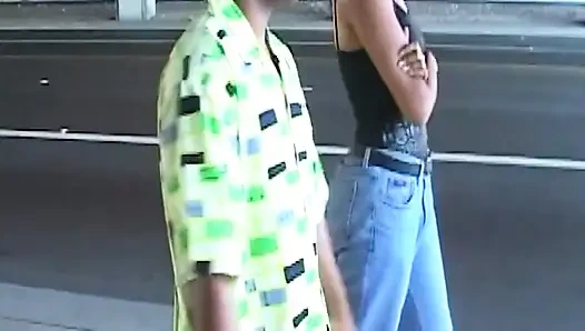 Siyah Kadın Seviyor, Öğürüyor Ve Berbat Ediyor