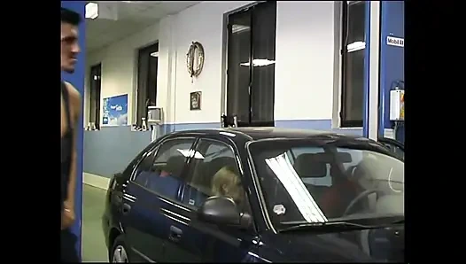 Kontol besar di mulut kontol besar di threesome memek