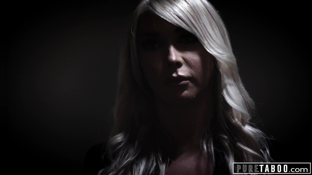 純粋なタブー、セクシートランスガールが悲しみの男をやる