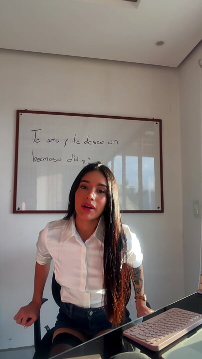 Sexy Secretary Seeks to Please Her Boss