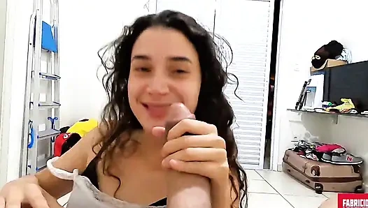 Я вышел из душа и получил минет от молодой замужней девушки!