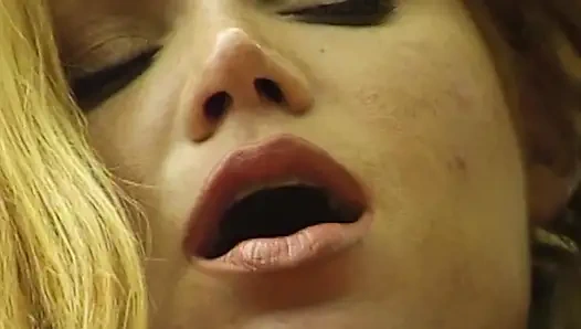 Wilde TaxiFahrt: блондинка Шенхейт в Экстазе