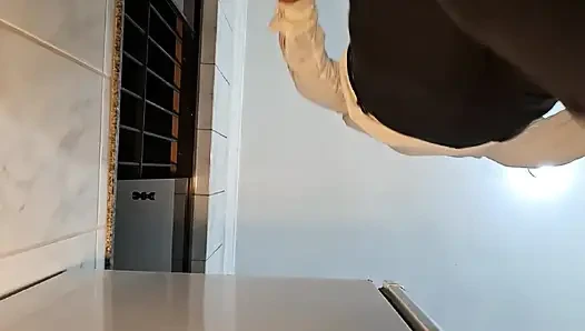 Eksekutif ditampar dan pantatnya ditembus di kantor.