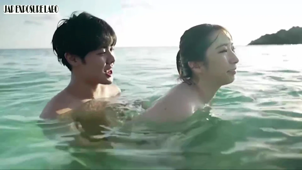 Gravure Idol Behind-the-scenes in Okinawa, a Daring off-camera Moment Captured Discreetly 3rd