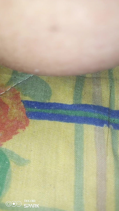 משחקת עם הכוס המתוק שלי