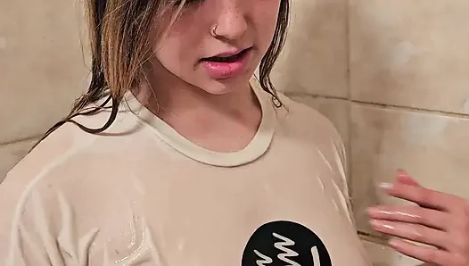 Ich komme in die Wanne mit meinen klamotten