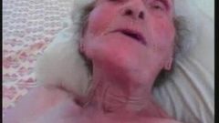 Abuela ginette 87 años de snahbrandy