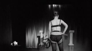 Nếm cây roi - femdom cổ điển 60&#39;s whipping