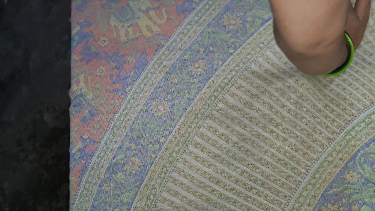 Xxx video Hintli kız domaltarak sikiliyor