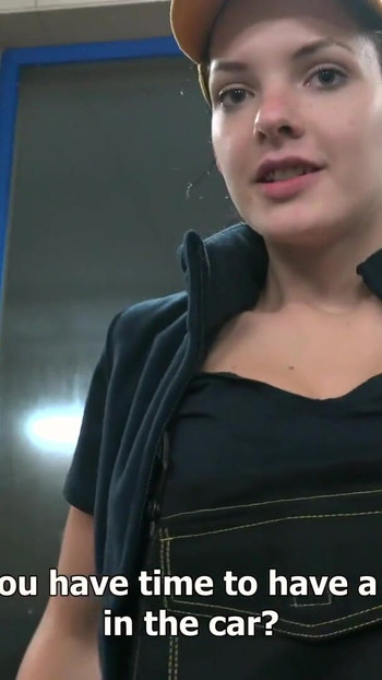 Momen mendebarkan dari "Czech Streets - Carwash Beauty"