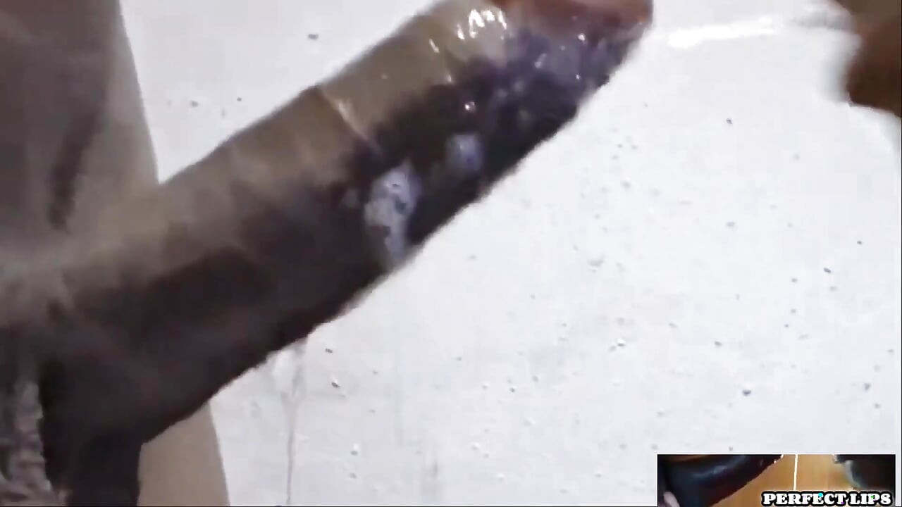 إنها تلتهم ديك عميق الحلق مما يجعله مجنونا! في سبع دقائق فقط!!