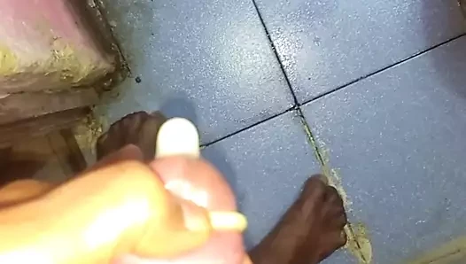 cumming süre bir prezervatif giyiyor