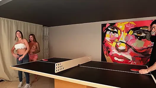 Sara Blonde ile öğleden sonra pin pong, erkek arkadaşım orada değilken üçlü ile sona eriyor