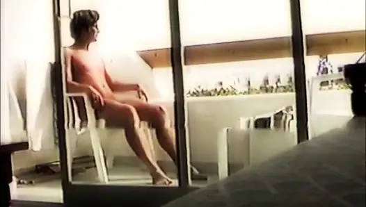 Bulduğum eski videolarda çıplak
