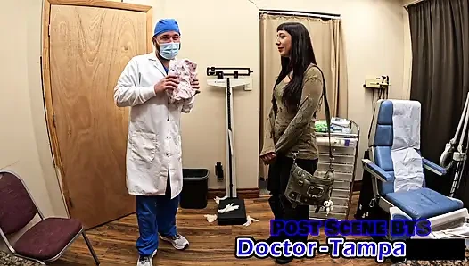 Д-р Tampa - первый гинекологический осмотр Selena Sativa