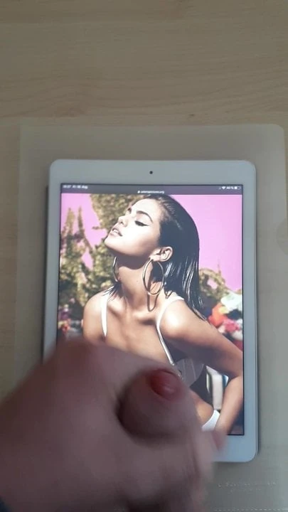 Sperma hyllning - Selena Gomez