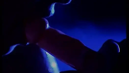 Vollbusige schlampe reitet schwanz des hengstes und wird dann indoor besahnt