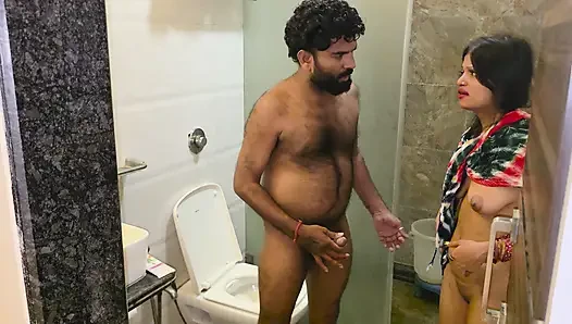 Desi Indian House wife ko husband ne baathroom main bahut pela