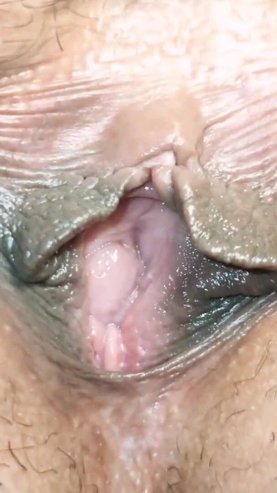 印度德西三人行女同性恋铁杆性爱指交和吮吸视频 |剪辑 2