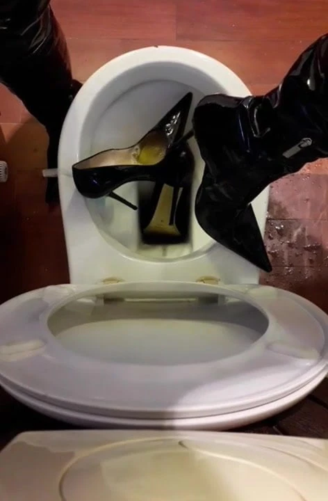 Pee in boots
