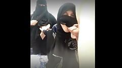 Soția arabă algeriană hijab încornorată, sora ei vitregă îi face cadoul soțului ei saudit