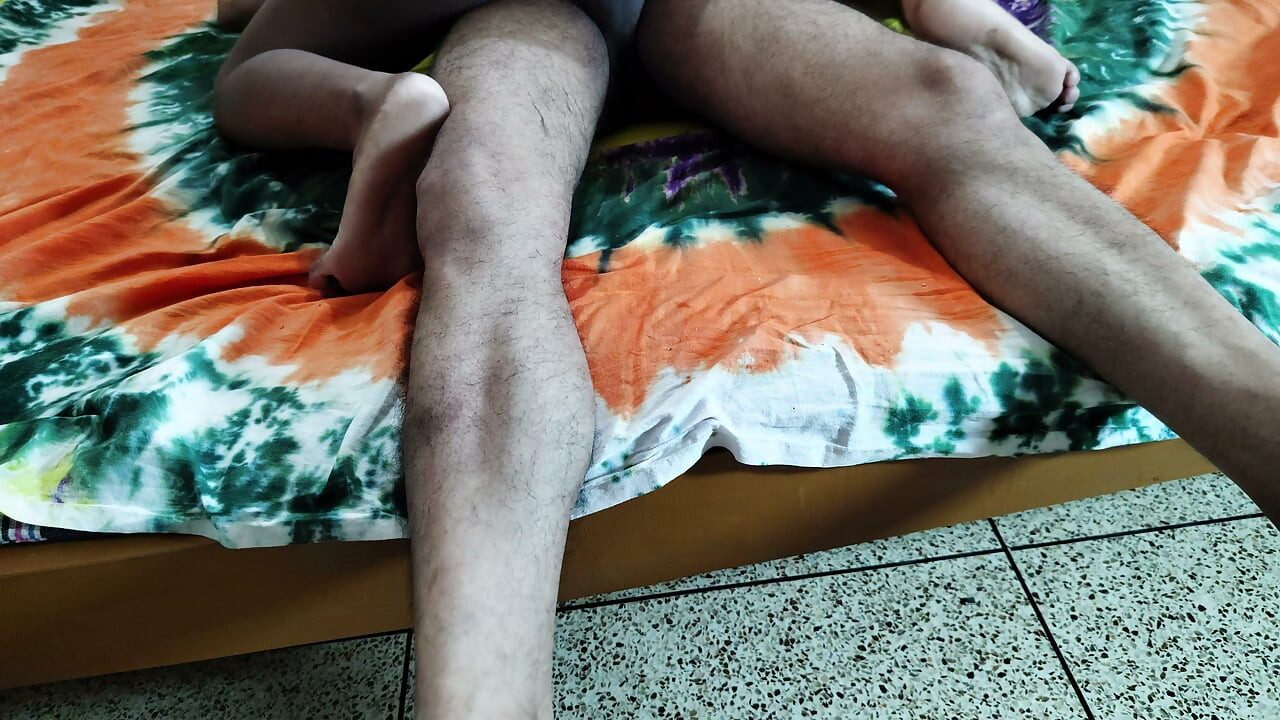 The village sister-in-law came to my house and climbed up and inserted my black penis into her little