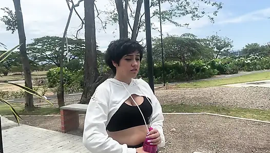 Parkta bir adam buluyorum ve onu eve götürüp en iyi sikişi yapmak için eski kız arkadaşım olarak benimle oynamasını istiyorum