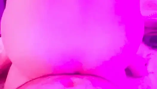 Китайская стриптизершка скачет в обратном стиле наездницы Yummy Jimmy, пока он не кончит в ее растрачанную киску