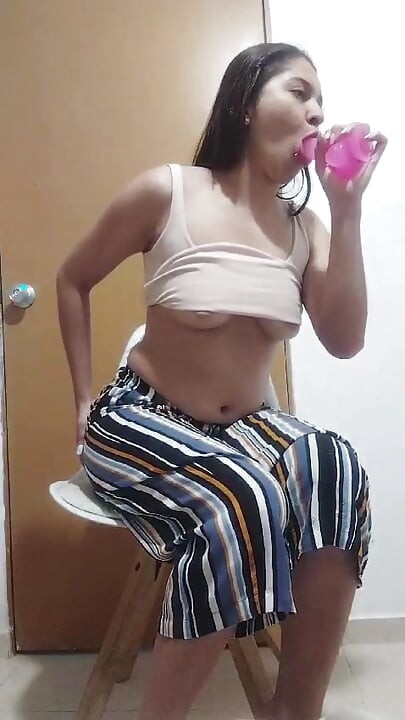 I squander my pussy passionately until I come.