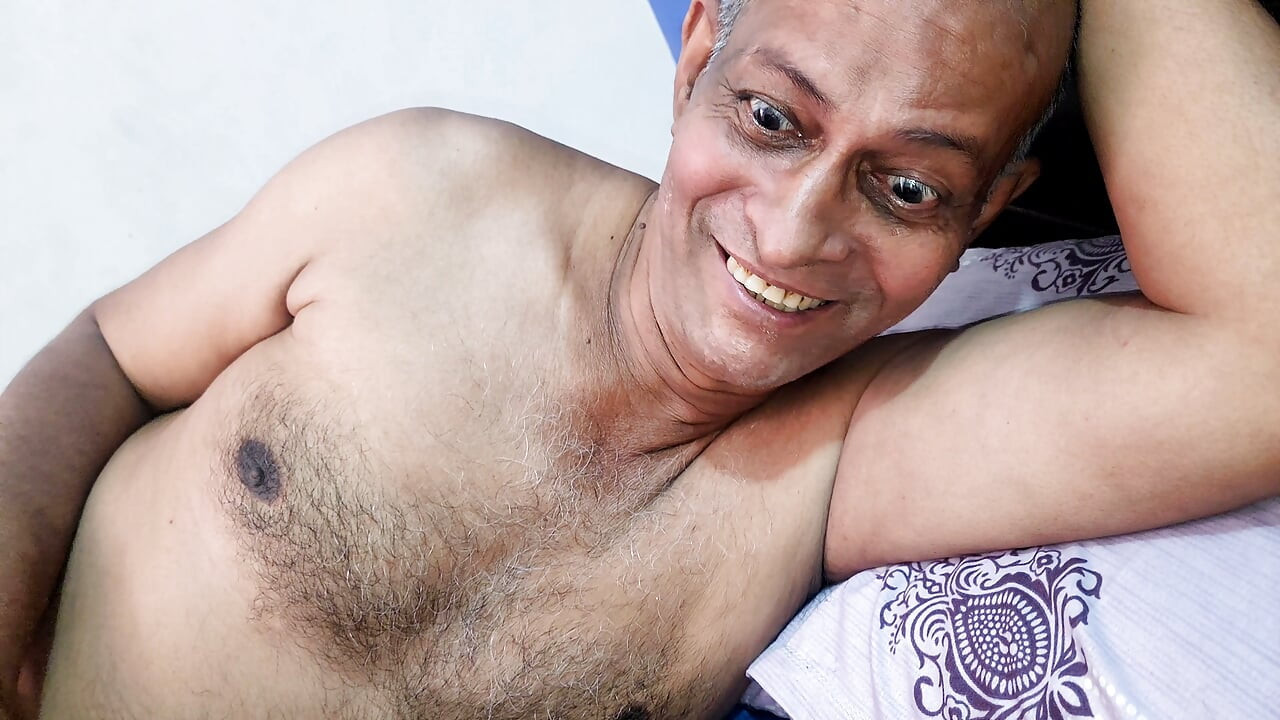 Indian threesome Ronamtic Video, Sotele Budhe Ne Sotele Bete Ke Girlfriend ke Sath Romance Or Hardcore Sex Kiya