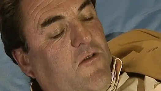 Majestätische deutsche puppen reiten schwänze in luxuriöser analorgie