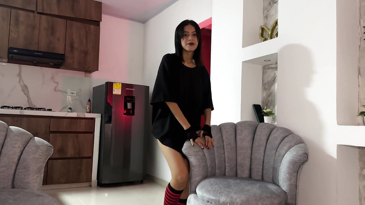 POV Me Follo Por Primera Vez a Mi Extraña Amiga Gótica De Grandes Tetas a Cambio De Ayudarme Con Las Tareas