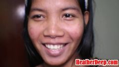Une adolescente thaïlandaise enceinte de 15 semaines super excitée fait une gorge profonde