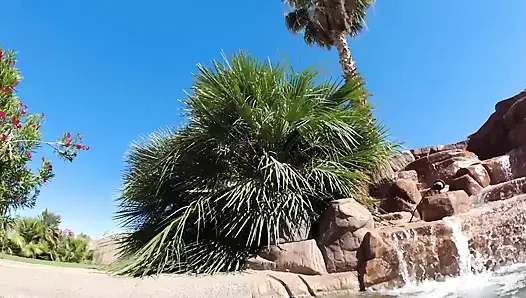 Горячие лесбийские межрасовые развлечения в бассейне