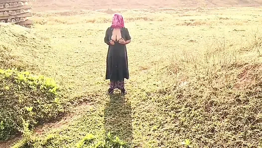 Индийскую тетушку Sunisha бхабхи жестко трахнул деревенский паренек