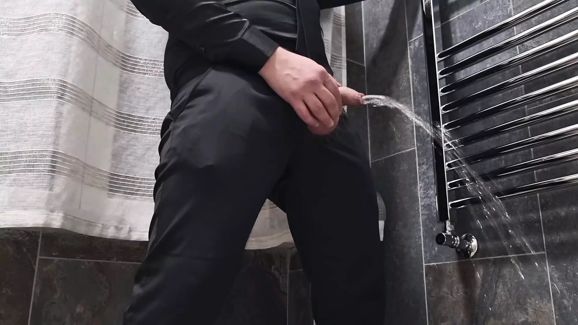 ADORA SPUTARSI SUL CAZZO IN ABITO ELEGANTE | PISCIATA CON SBORRA - SEXY IN ELEGANZA