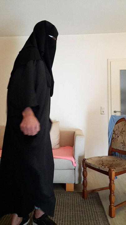 NinaMarie shows herself in one of her fetish hijabs...