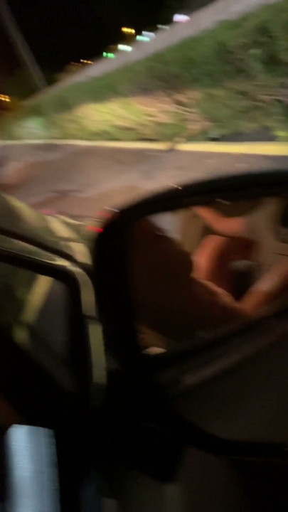 Σεξ σε δημόσια γέφυρα και στο Drive Thru | Κλιπ 1