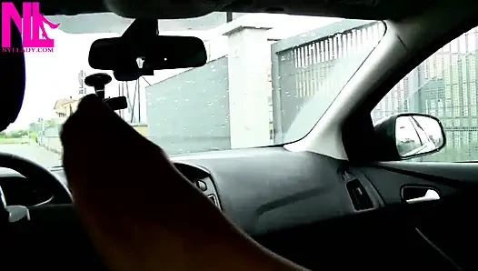 Arabada ve evde hortumlanmış ayaklarımla adamımı uyariyorum