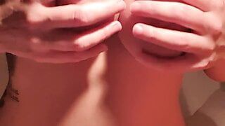 Masturbação de buceta quente esguichando orgasmo close-up de buceta molhada