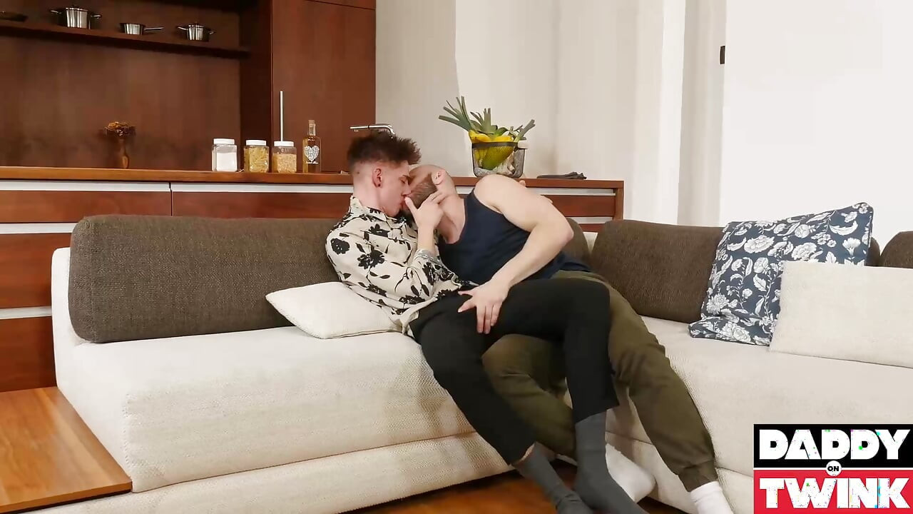 DADDYONTWINK Dlakava majica Donnie Marco Denisa Nowaka bez kondoma
