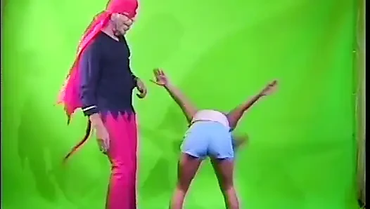 Porno çekerken biraz eğleniyor